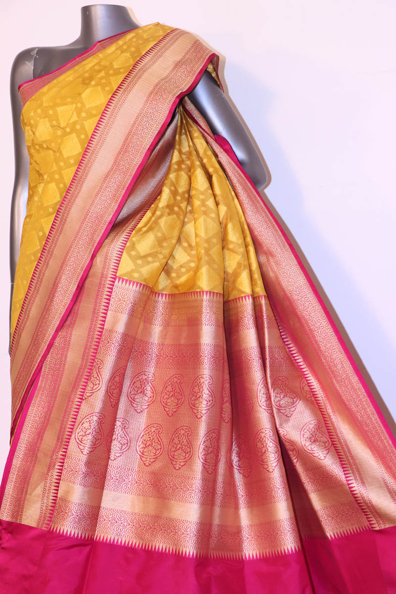 Exclusive Contrast Wedding Handloom Banarasi Silk Saree AF205395